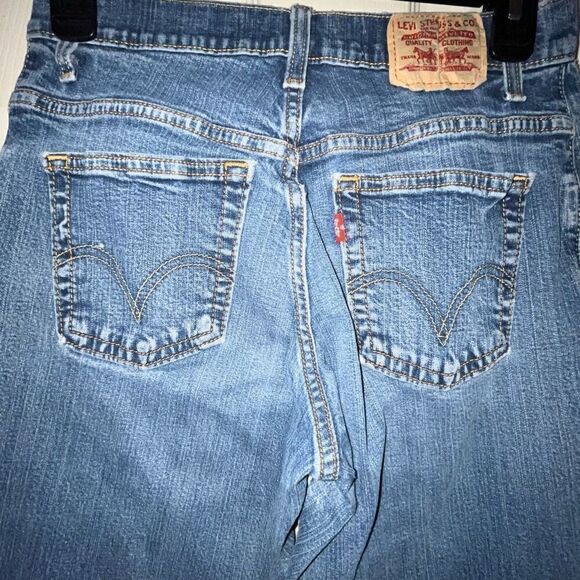 Levi's Womens Size 6 Jeans Blue Faded Cotton Blend Relaxed Fit‎ Bootcut - Picture 4 of 11